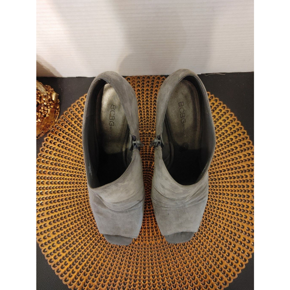 BCBG Rimy Ultra Suede Peep Toe Booties Size 9B - Picture 2 of 4